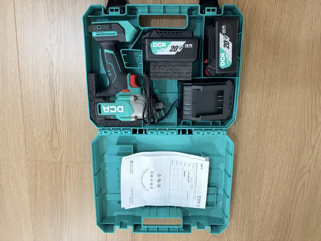 DCA ADPB520 kit with batteries, charger and case