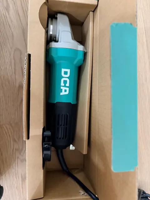 DCA ASM18-100B packed in its retail carton
