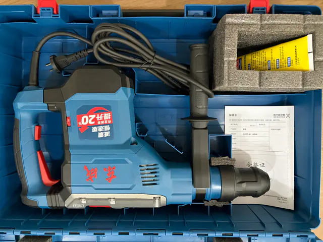 DongCheng Z1C-FF-40 tool and case interior